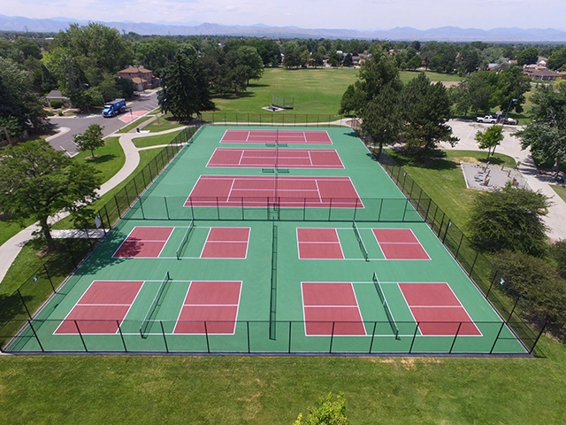 Sơn 5 lớp sân tennis-pickleball có 10% Hạt Cao Su Decoturf USA trên nền bê tông xi măng
